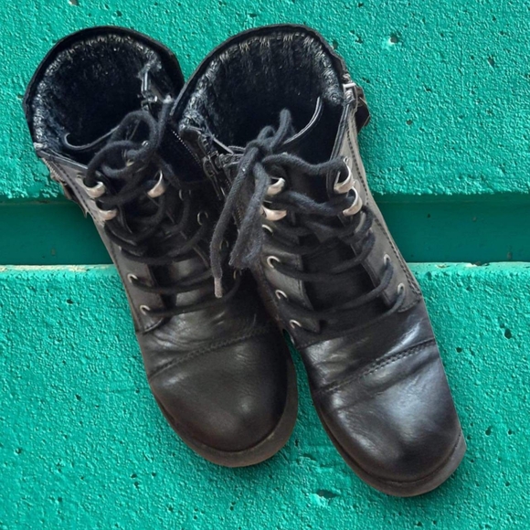 Steve Madden leather Boots, Size 1 , Color Black - Picture 2 of 7